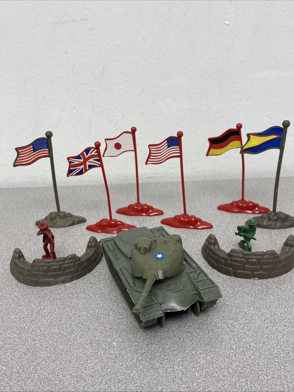 Vintage Marx Plastic Military Lot, Flags, Gun Placement Rock Barricade, Tank